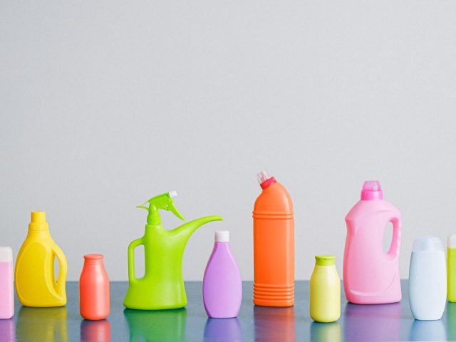 Comparatif des détergents écologiques pour la maison