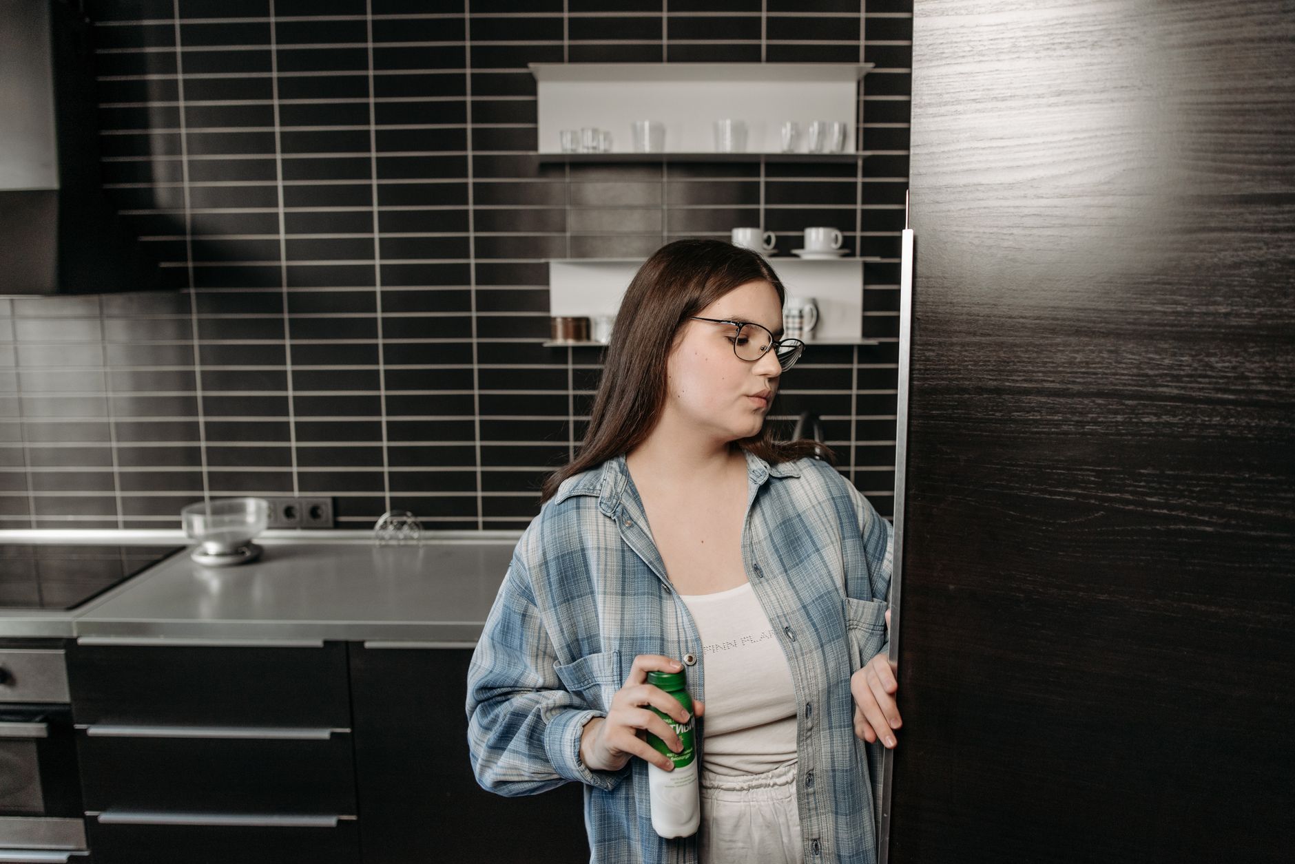 Conserver les restes en sécurité: frigo ≤ 4 °C, congélateur ≤
